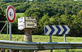 Une borne située à proximité du pont de Grignon. Bief 59 du versant Yonne.